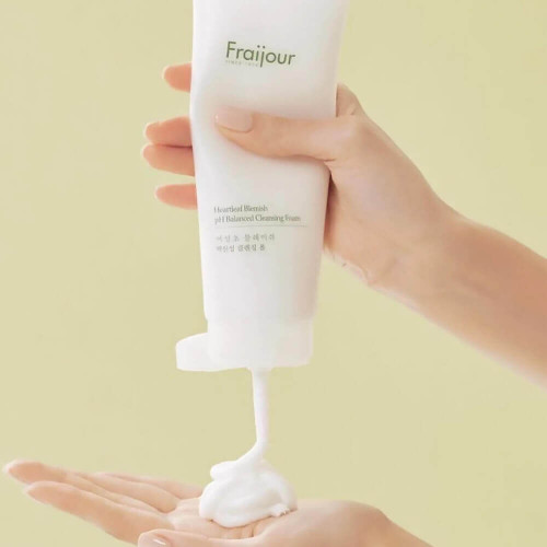 Слабокислотная очищающая пенка для кожи с акне Fraijour Heartleaf Blemish pH Balanced Cleansing Foam