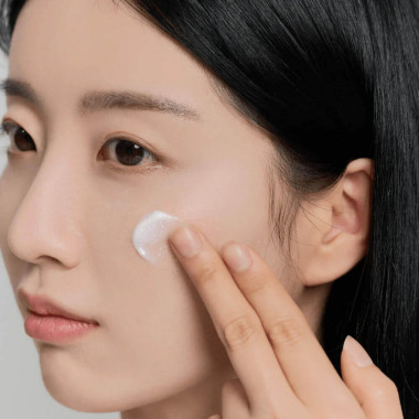 Капсульный осветляющий крем с центеллой SKIN1004 Madagascar Centella Tone Brightening Capsule Cream