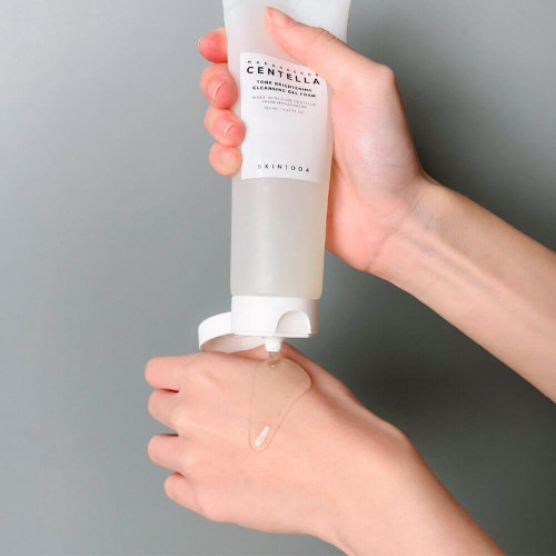 Осветляющий гель для умывания SKIN1004 Madagascar Centella Tone Brightening Cleansing Gel Foam