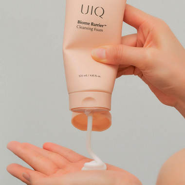 Слабокислотная пенка для умывания с пробиотиками UIQ Biome Barrier Cleansing Foam